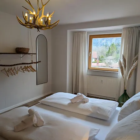 Chic Alpine Oasis In With Mountain View オーバーアマーガウ